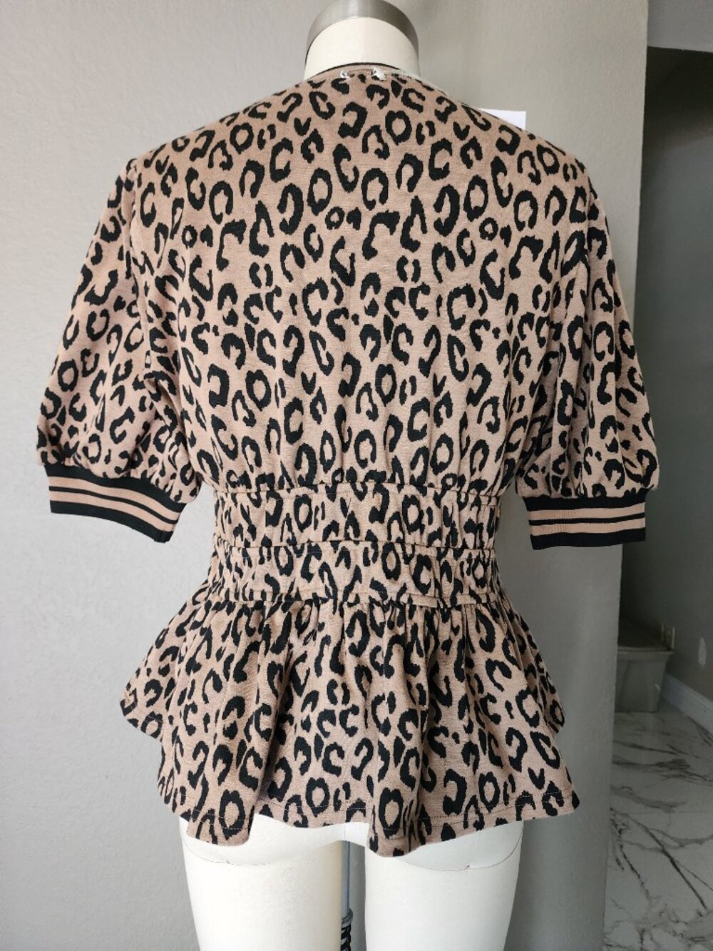 She+Sky Leopard Print Peplum Top NWT Size S - Picture 4 of 4